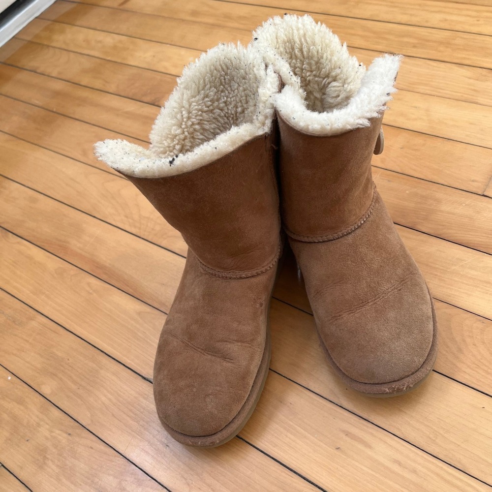 UGG Australia Bailey Button 5803 Chestnut Suede Shearling Boots Womens 5
